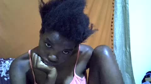 Snapshot of princess_scovia chatting on July 25, 7:44 pm princess_scovia online show from July 25, 7:44 pm