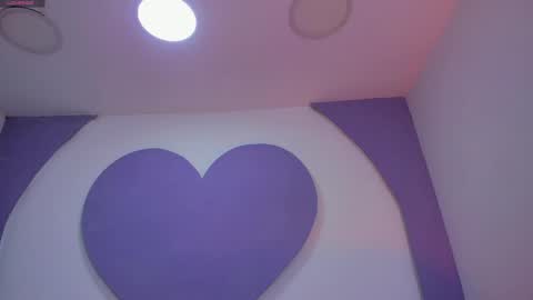 Mia online show from April 26, 8:34 am