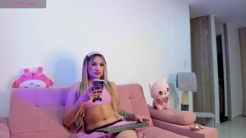 Snapshot of princessammy1 chatting on February 17, 12:51 am princessammy1 online show from February 17, 12:51 am