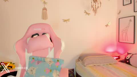 princessluna_14 online show from May 29, 9:13 pm