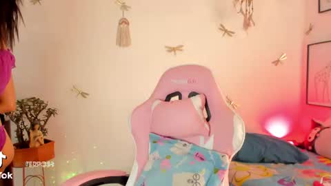 princessluna_14 online show from July 12, 9:39 pm