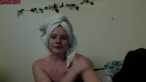 Snapshot of princesssnowflk84 chatting on June 22, 6:38 pm princesssnowflk84 online show from June 22, 6:38 pm