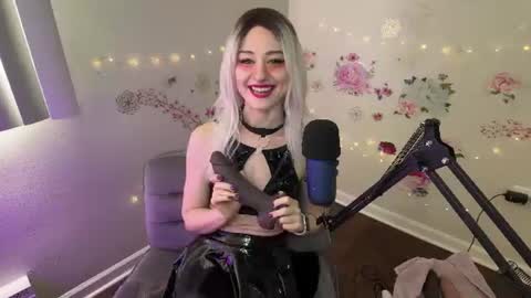 Snapshot of princessstarrxxx chatting on July 15, 7:41 pm Starr online show from July 15, 7:41 pm