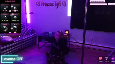 Snapshot of princesstyff chatting on April 7, 11:54 am Tyff et Blast online show from April 7, 11:54 am
