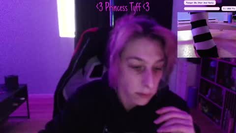 Snapshot of princesstyff chatting on April 20, 11:57 am Tyff et Blast online show from April 20, 11:57 am
