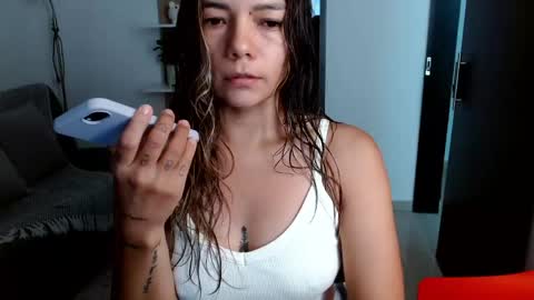 Snapshot of priscila_black chatting on May 9, 7:19 pm Marcela online show from May 9, 7:19 pm