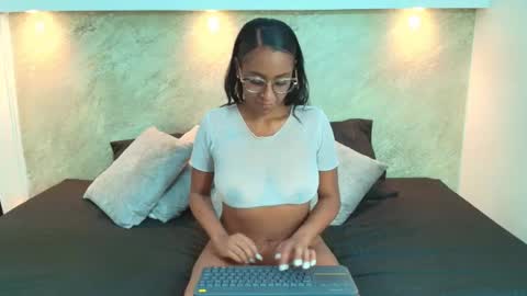 Snapshot of priscila_cooper chatting on September 25, 1:15 pm Priscila online show from September 25, 1:15 pm