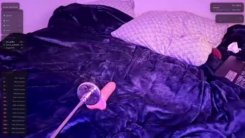 Snapshot of priscilliathesissy chatting on April 19, 6:10 pm priscilliathesissy online show from April 19, 6:10 pm
