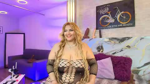 Snapshot of prishaa chatting on May 29, 3:59 am PRISHArMANA online show from May 29, 3:59 am
