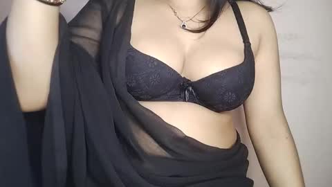 priyu_ online show from November 8, 9:09 am