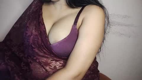 priyu_ online show from November 17, 9:26 am