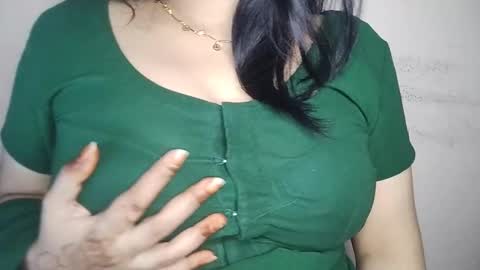 priyu_ online show from December 17, 3:07 pm