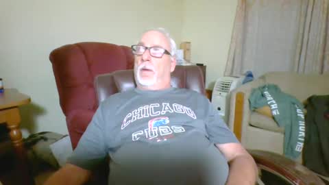 Snapshot of prlbob77 chatting on January 26, 1:41 am prlbob77 online show from January 26, 1:41 am