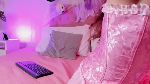 Pretty Moon online show from October 31, 1:34 pm