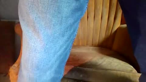 Snapshot of pspee313 chatting on February 13, 11:23 pm pspee313 online show from February 13, 11:23 pm