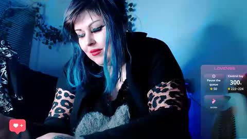 Snapshot of psychobitch69 chatting on November 26, 11:28 pm OlivePsy online show from November 26, 11:28 pm