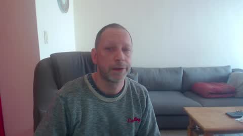Snapshot of ptitmec chatting on April 19, 10:14 am topher online show from April 19, 10:14 am