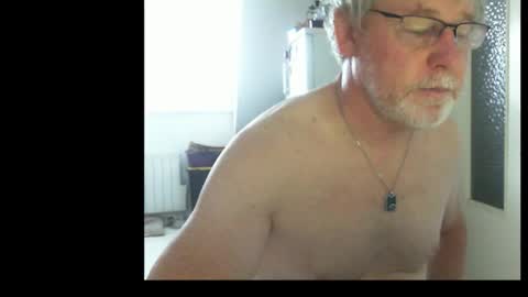 Snapshot of ptitrouquin chatting on October 31, 8:37 am ptitrouquin online show from October 31, 8:37 am