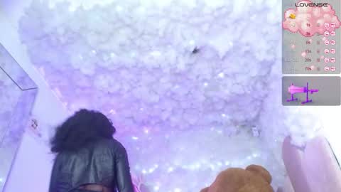 Snapshot of puca_eboony chatting on December 15, 5:39 pm pucca online show from December 15, 5:39 pm