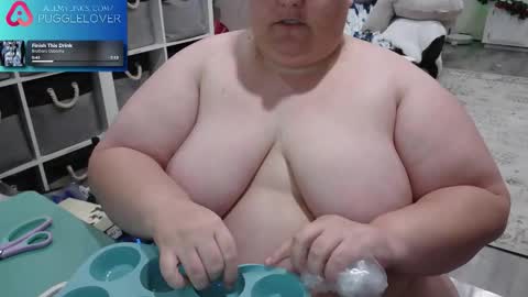 Snapshot of pugglelover chatting on January 12, 1:27 pm Puggie - online show from January 12, 1:27 pm