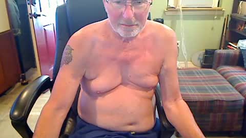 Snapshot of pulltoy1 chatting on July 11, 6:43 pm pulltoy1 online show from July 11, 6:43 pm