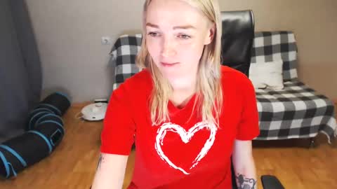 Polly online show from February 25, 6:09 pm