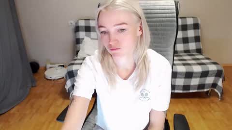 Polly online show from February 8, 3:32 am