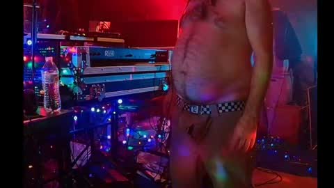 Snapshot of punkrunr083 chatting on May 25, 10:32 am punkrunr083 online show from May 25, 10:32 am