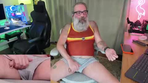 Snapshot of pupnpapa chatting on July 3, 3:35 am Pup And Papa bear online show from July 3, 3:35 am