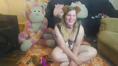 puppygirllovestobeg online show from June 7, 7:12 am
