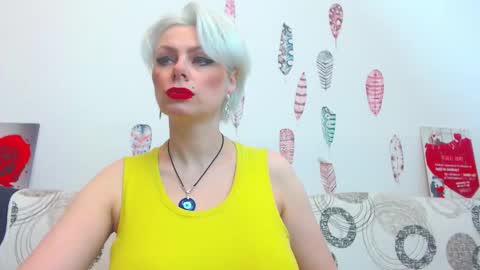 Snapshot of pure_seduce_wow chatting on February 14, 10:28 pm Goldie online show from February 14, 10:28 pm