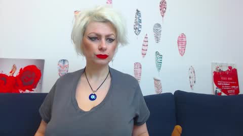 Snapshot of pure_seduce_wow chatting on March 15, 12:05 am Goldie online show from March 15, 12:05 am