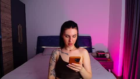 Snapshot of pure_temptation_j chatting on April 4, 4:15 pm Julia online show from April 4, 4:15 pm