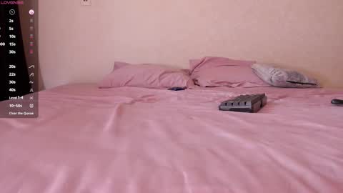 puredesire_ online show from October 10, 12:04 pm