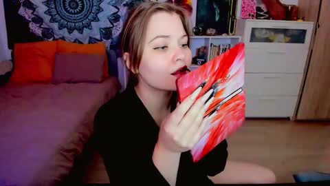 Miss Hanna online show from December 1, 2:33 pm