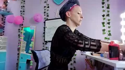 Snapshot of purple2staythnxxx chatting on October 29, 3:25 pm Purple2StayThnxxx online show from October 29, 3:25 pm