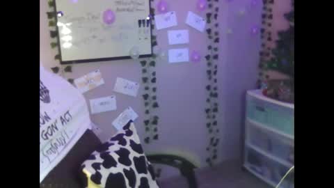 Snapshot of purple2staythnxxx chatting on November 21, 8:51 pm Purple2StayThnxxx online show from November 21, 8:51 pm