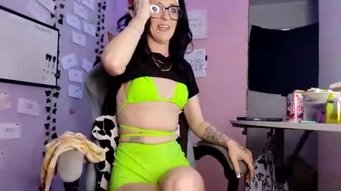 Snapshot of purple2staythnxxx chatting on December 4, 10:40 pm Purple2StayThnxxx online show from December 4, 10:40 pm