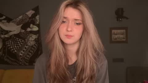 Bella online show from April 25, 1:41 pm