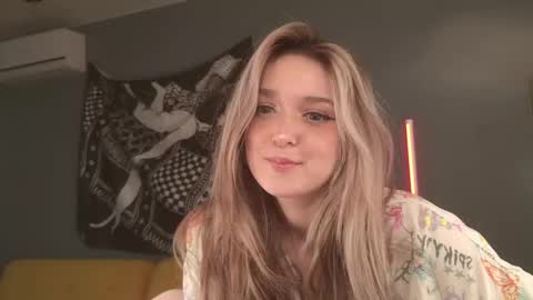 Snapshot of purple_averge chatting on May 8, 4:01 pm Bella online show from May 8, 4:01 pm