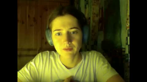 Snapshot of purple_cat55 chatting on January 5, 12:53 pm purple_cat55 online show from January 5, 12:53 pm