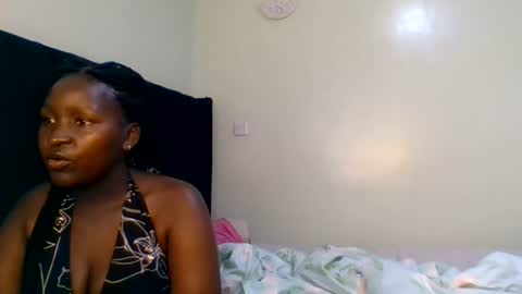 Snapshot of purple_honey2 chatting on June 15, 12:18 pm Honey online show from June 15, 12:18 pm