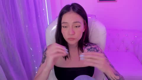 Snapshot of purple_slut_ chatting on February 6, 12:00 am Anna online show from February 6, 12:00 am