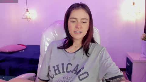 Snapshot of purple_slut_ chatting on February 26, 7:16 pm Anna online show from February 26, 7:16 pm