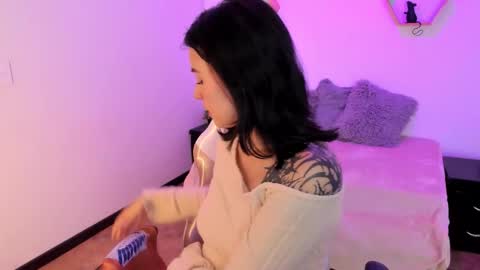 Snapshot of purple_slut_ chatting on October 17, 3:42 am Anna online show from October 17, 3:42 am