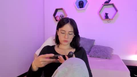 Snapshot of purple_slut_ chatting on October 20, 3:40 am Anna online show from October 20, 3:40 am