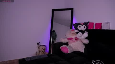 Snapshot of purplesnake_ chatting on July 22, 2:25 am Alynn online show from July 22, 2:25 am