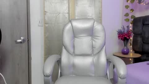 Snapshot of purplestar_ chatting on January 19, 3:50 am Sara online show from January 19, 3:50 am