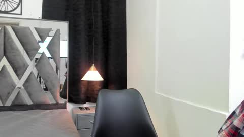 Snapshot of purplestar_ chatting on December 14, 12:32 pm Sara online show from December 14, 12:32 pm