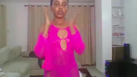 Snapshot of pussiey_tightte chatting on September 9, 4:06 pm Sweetpie online show from September 9, 4:06 pm